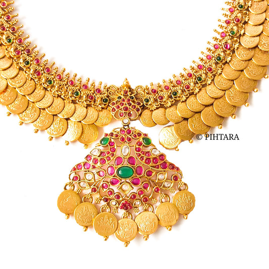 latest gold necklace designs 2022