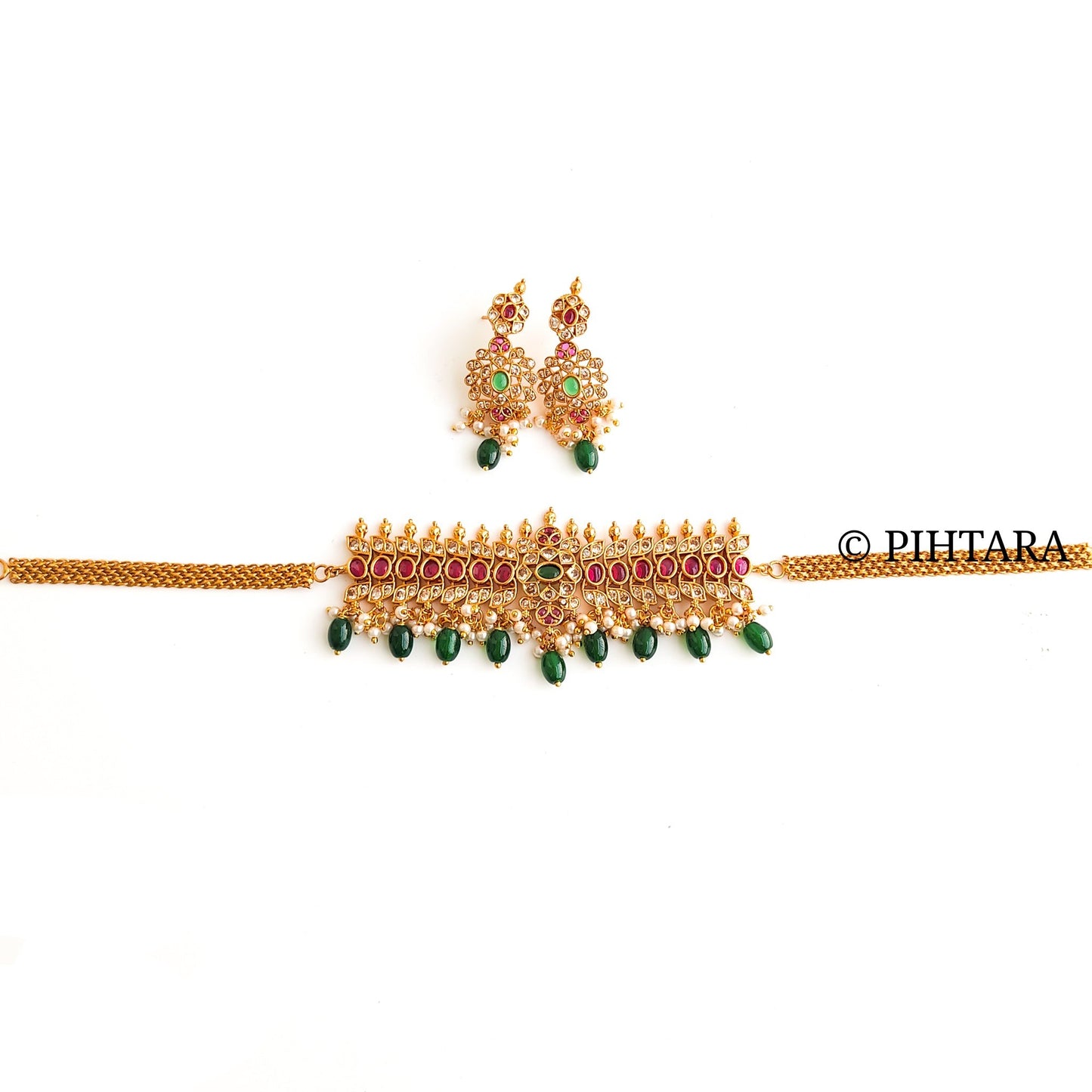 Small choker with green beads