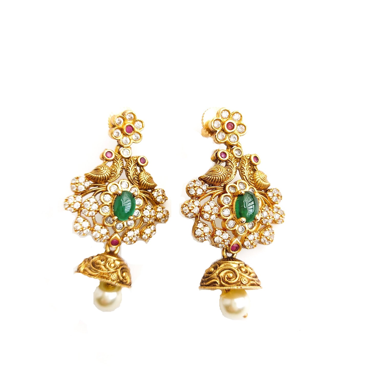 Traditional antique gold choker for Indian weddings and brides