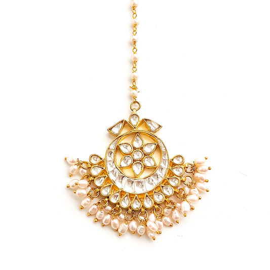 white kundan maangtikka with water pearls