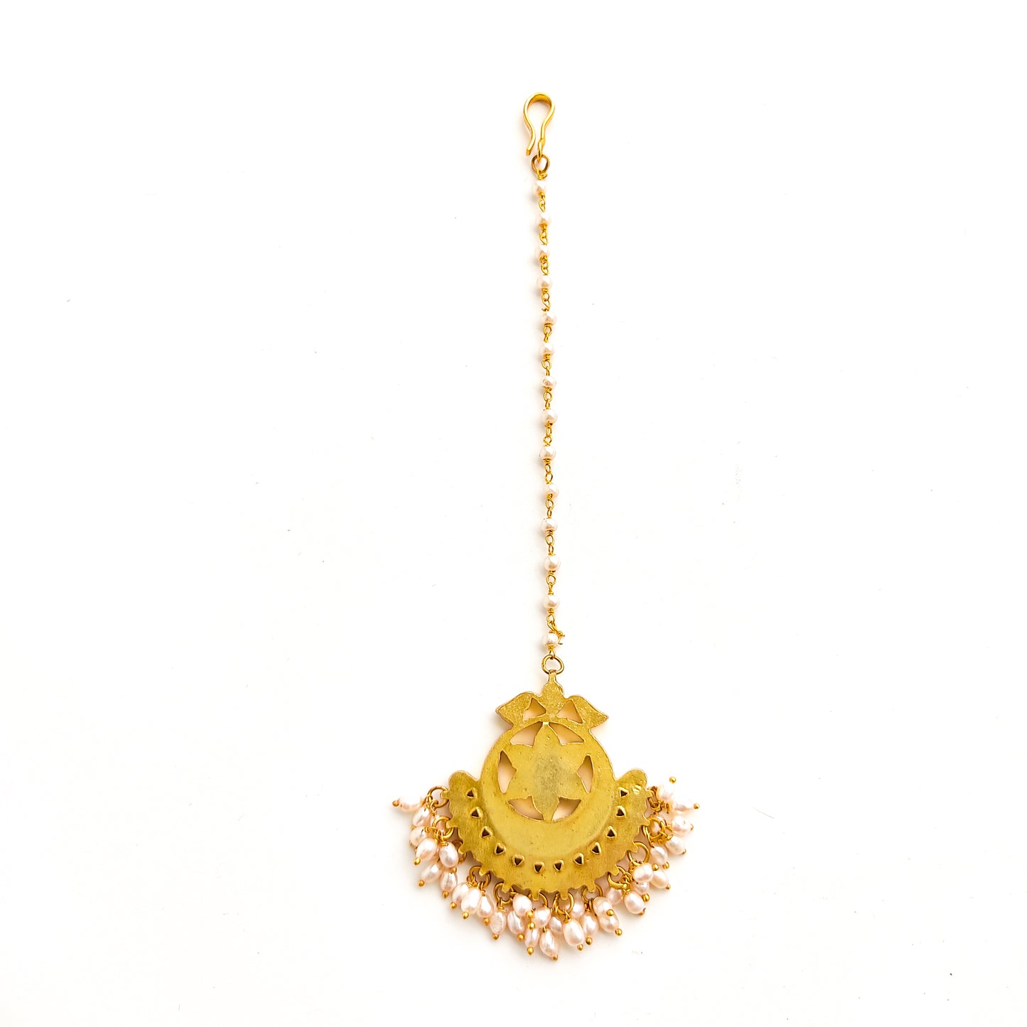 white kundan maangtikka with water pearls