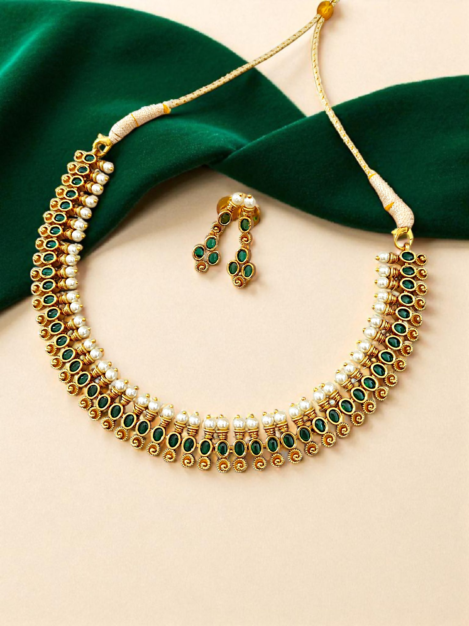 Green stone necklace set with pearls