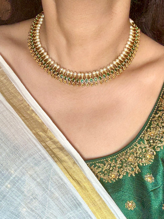 Green stone necklace set with pearls