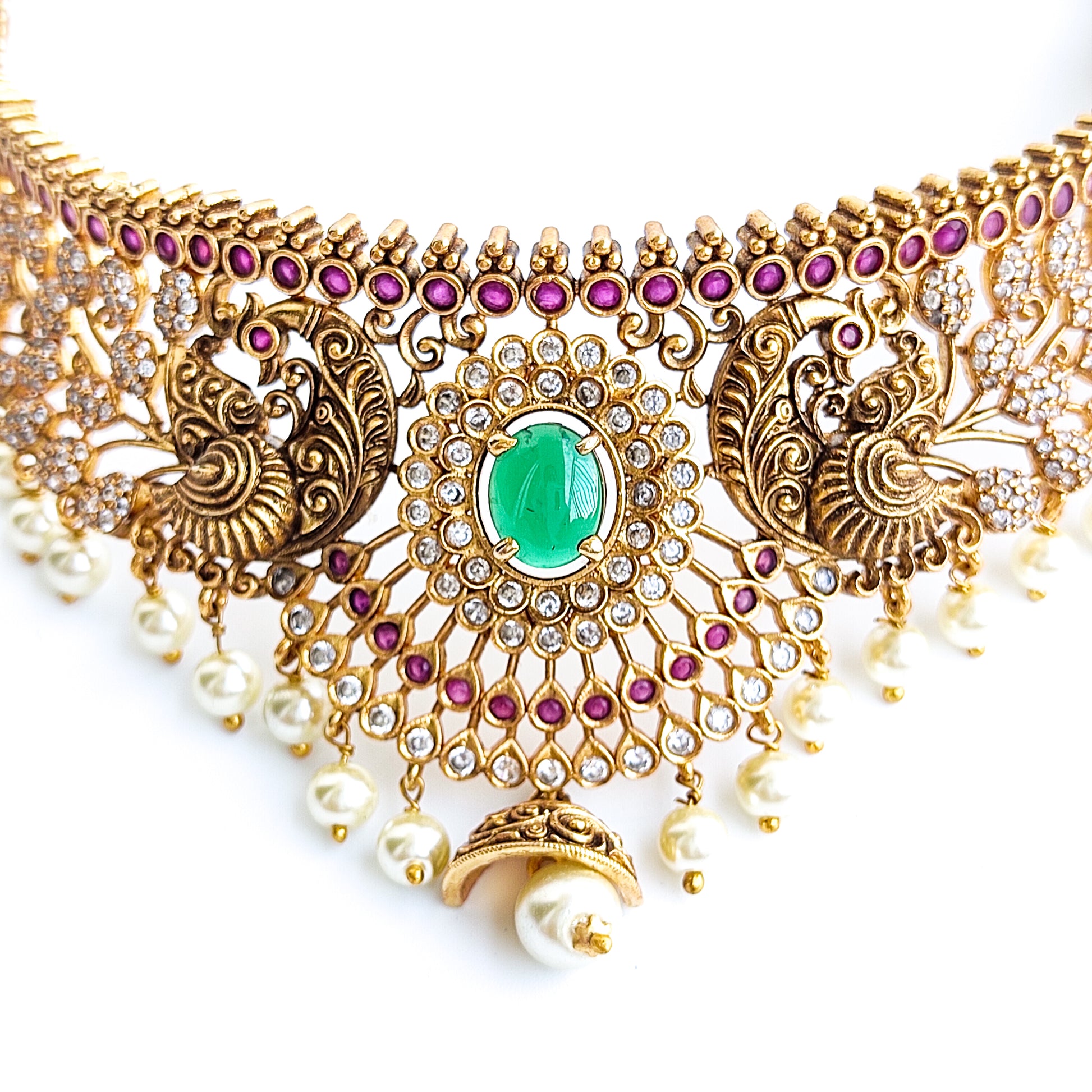 Traditional antique gold choker for Indian weddings and brides