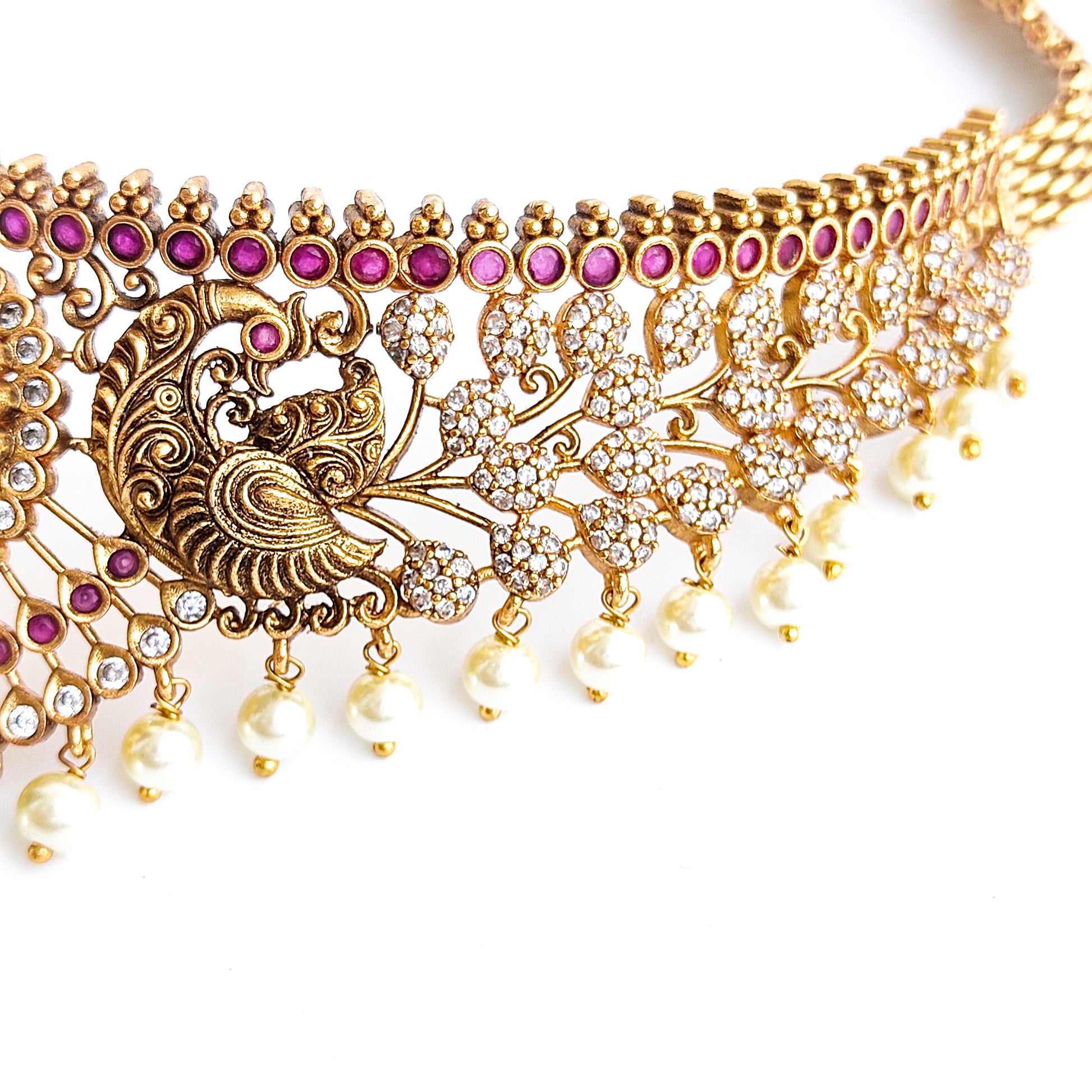 Traditional antique gold choker for Indian weddings and brides